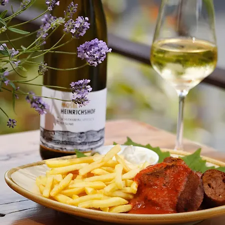 Hotel Vegan Hotel Und Restaurants Nicolay 1881 Zeltingen-Rachtig